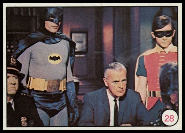 28 Batman, Robin, Comissioner Gordon